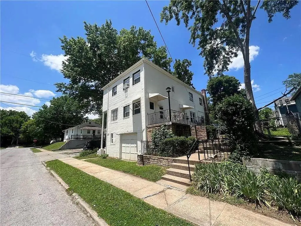 1206-1208 W White Oak St