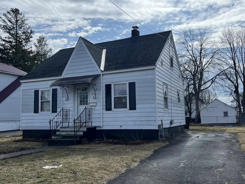 8 Belmont St