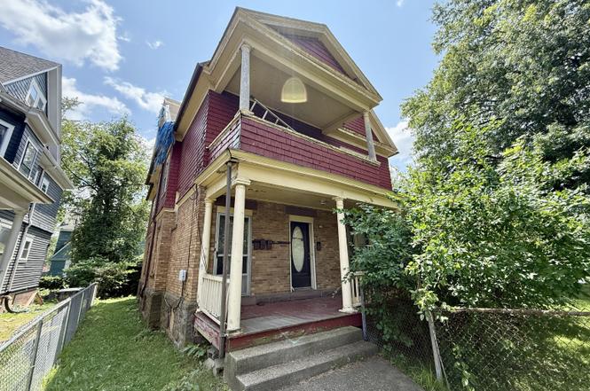 338 Sigourney St