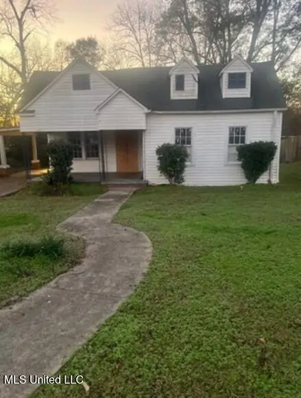 305 N Pearl St