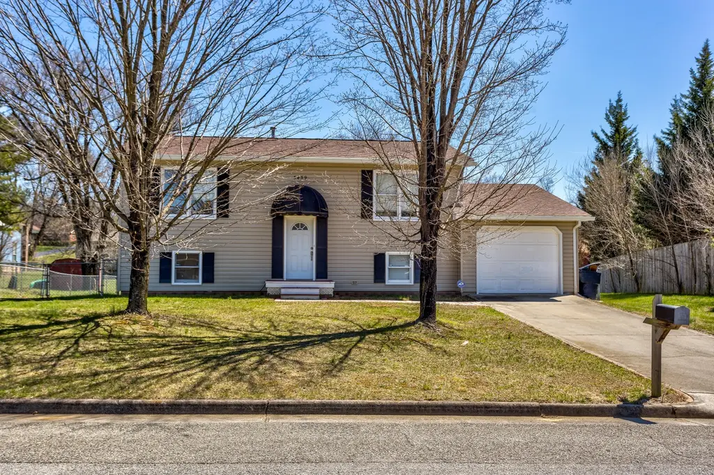 3459 Brookrun Cir NE