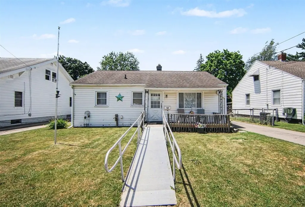 718 N Elm Ave
