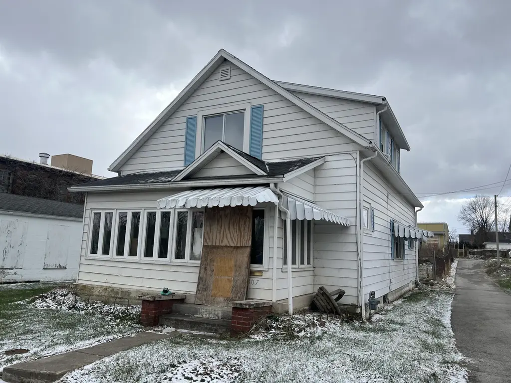 307 Lake St