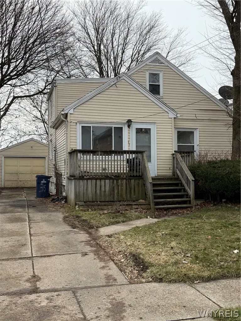 35 Hewitt Ave