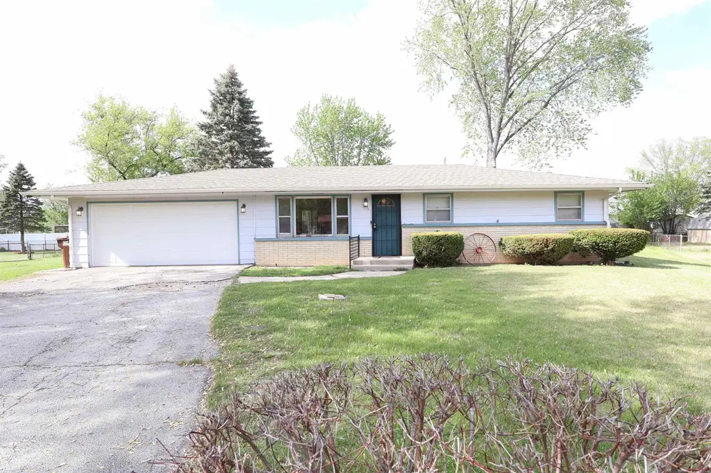916 Crystal Ct