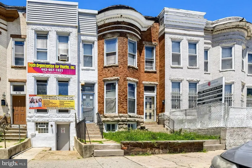 416 E 25th St