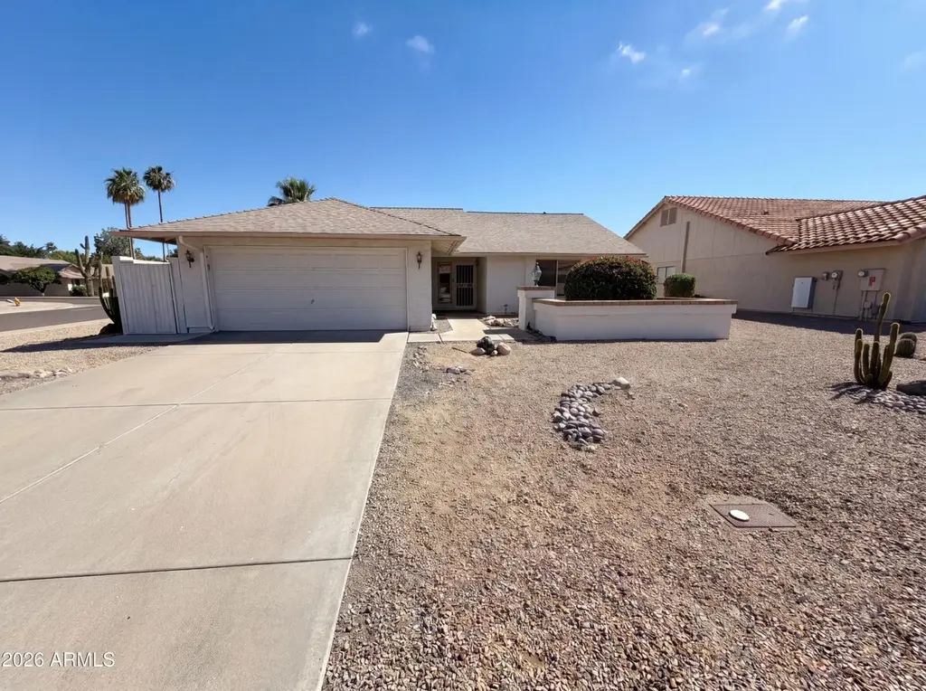 9207 W Kerry Ln