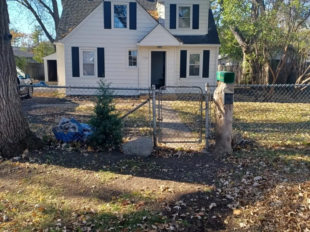 1720 Hiawatha Trl