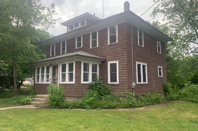 605 E Calhoun St