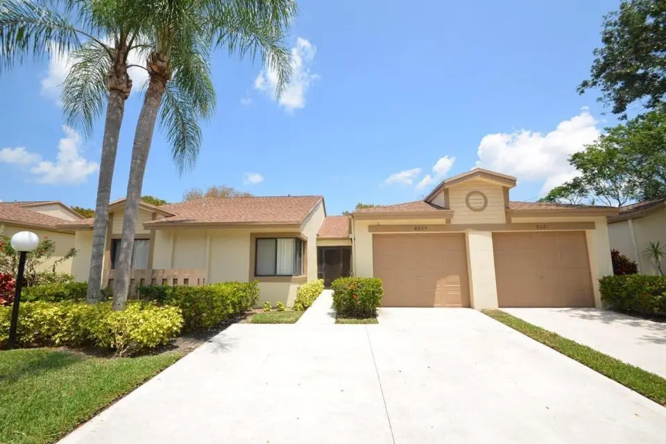 8025 Whispering Palm Dr