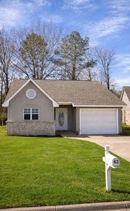 63 Lamplighter Rd