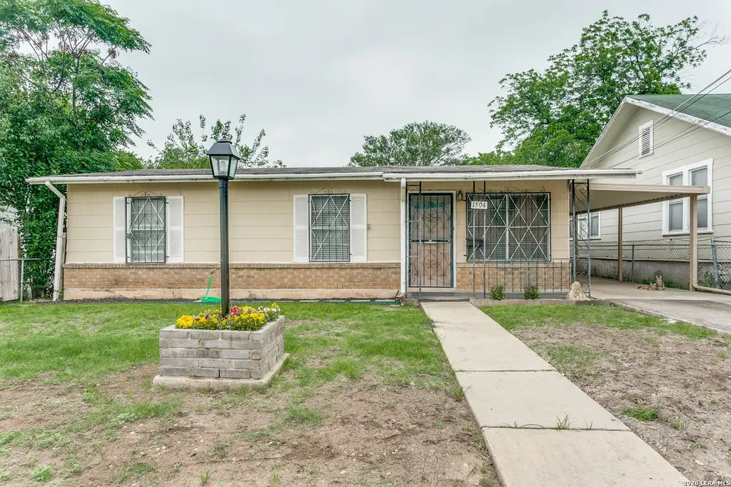 1504 Waverly Ave