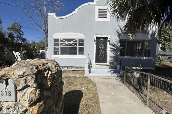318 Hobart Ave
