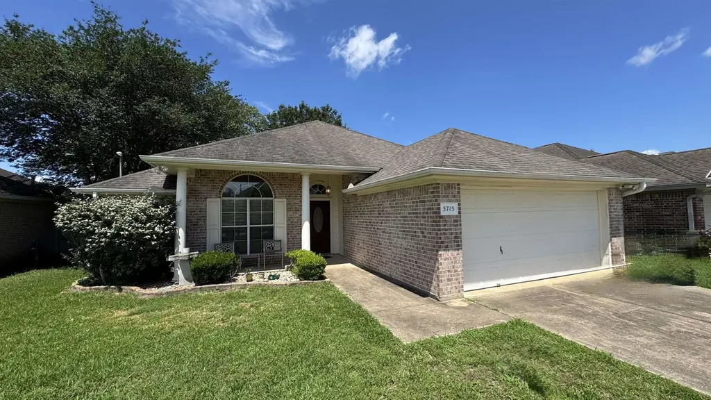 5715 Emily Ln
