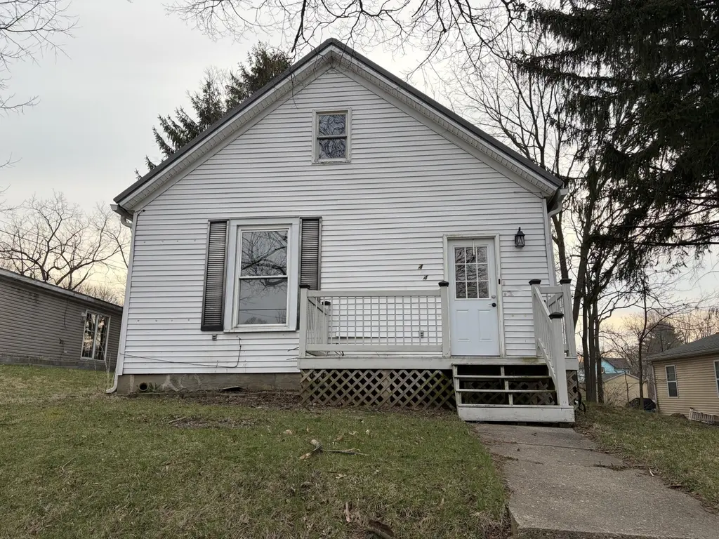 404 N Troy St