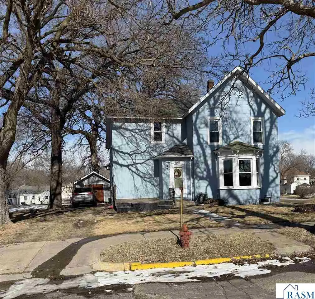 100 NW Greenback St