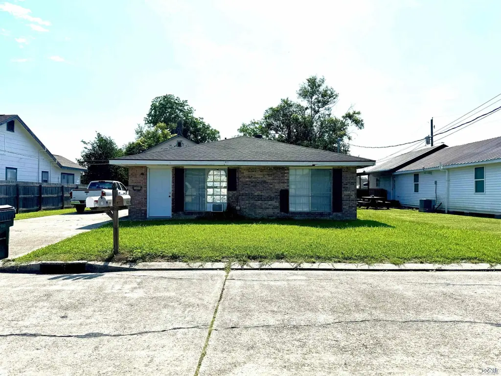902A/B &902 1/2 Suthon Ave #3