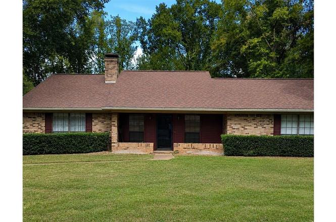 222 Woodland Cir