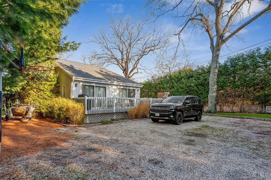 6 Shore Rd