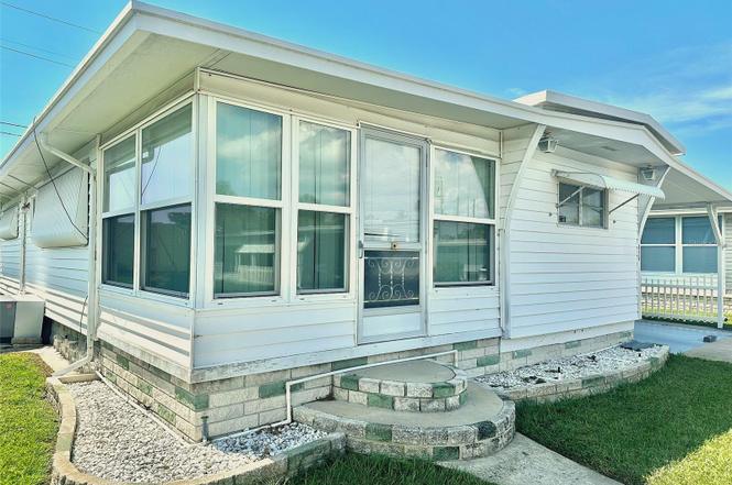 2000 E Bay Dr #116