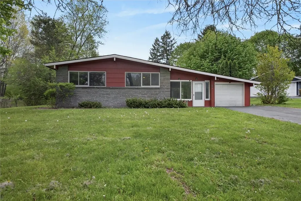 648 Pinnacle Rd