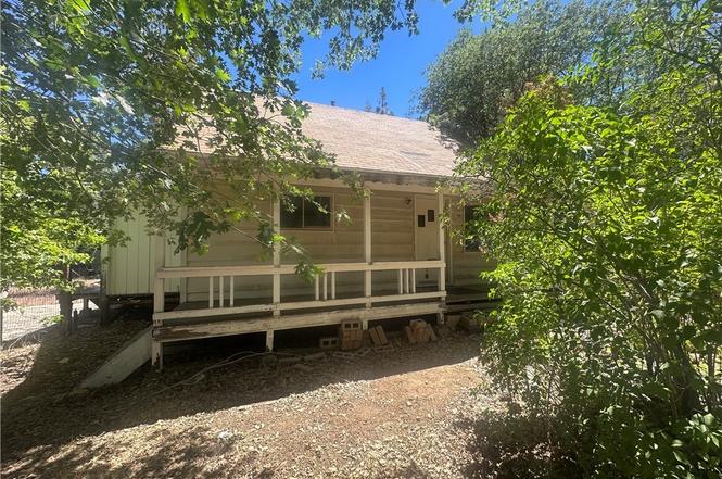 579 Leonard Ln