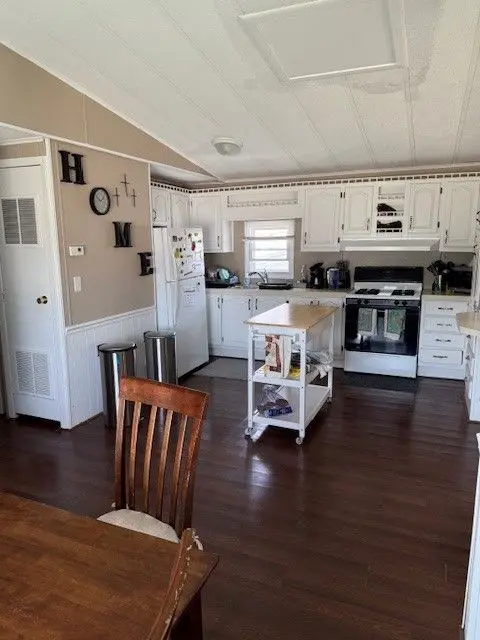 330 Harmony Ct