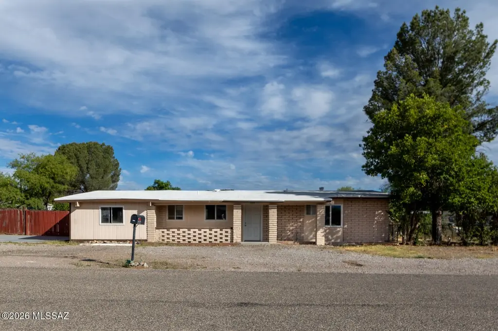 393 Placita Baca