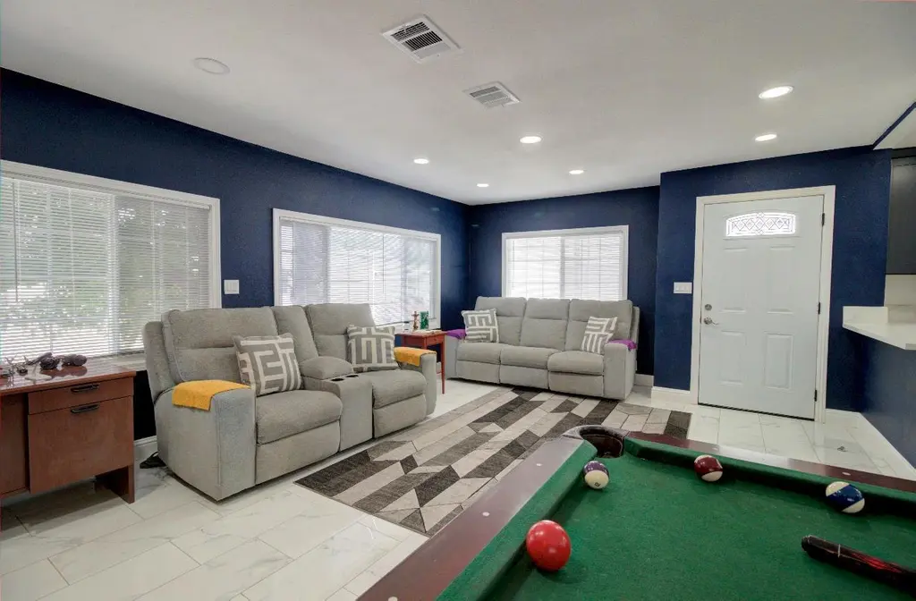5100 N Highway 99 #230