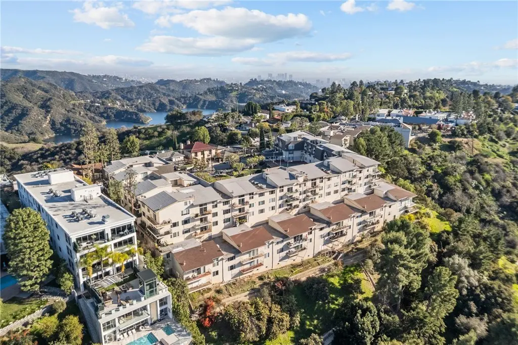 2385 Roscomare Unit F16