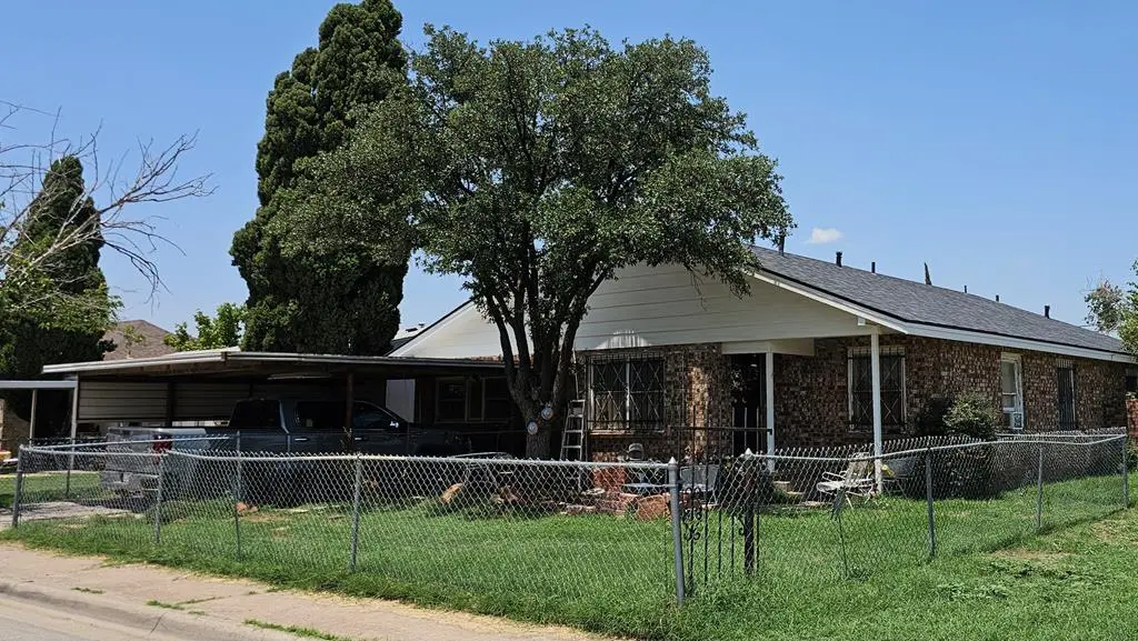 1123 E Estes Ave