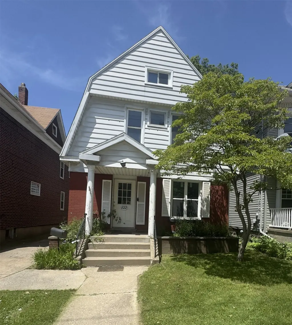 822 W 8th St