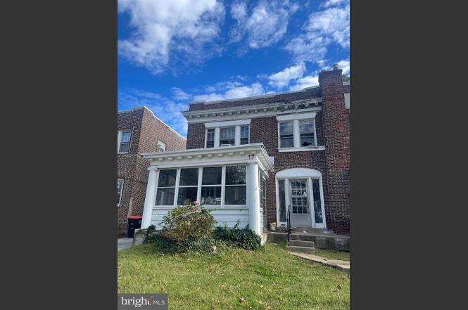 17 E Mowry St