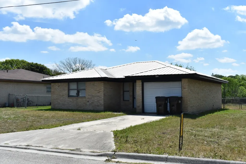 304 Meadow Dr