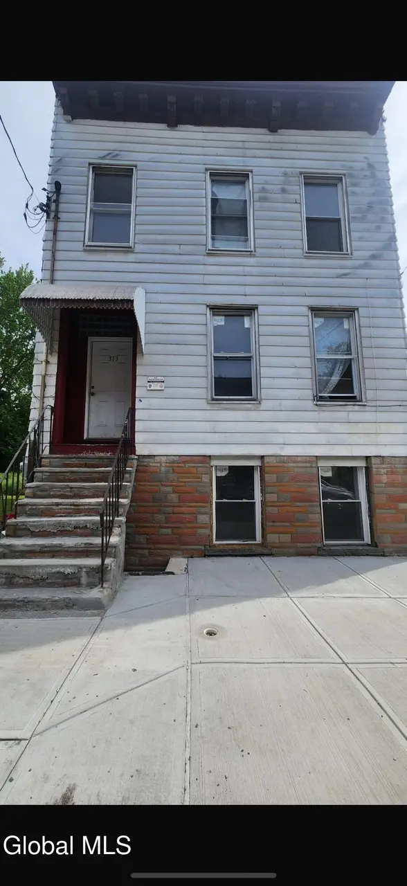 313 1st St