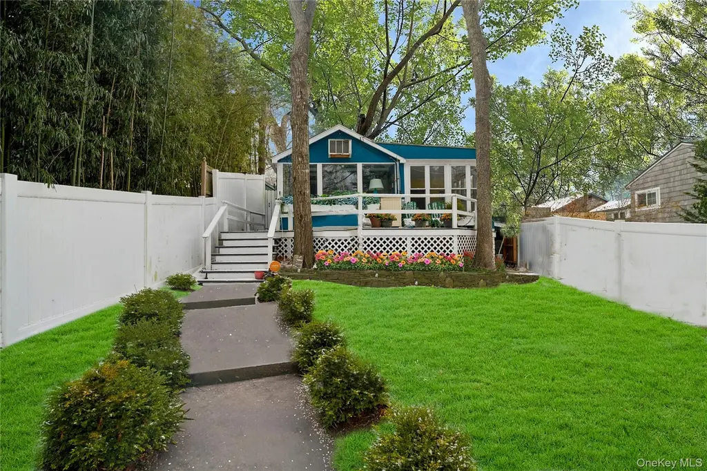 74 Richardson Ave