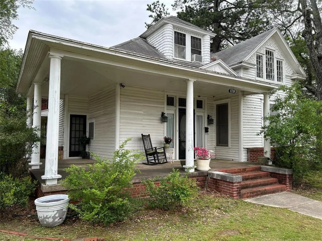 1738 Lamar Ave