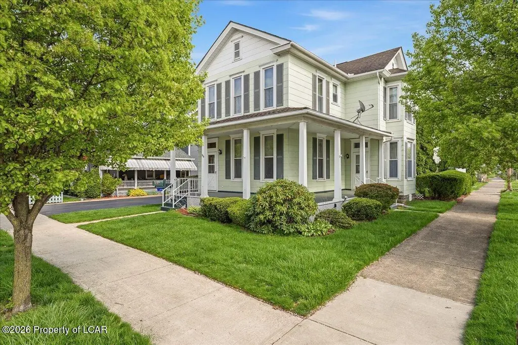 300 E 4th St