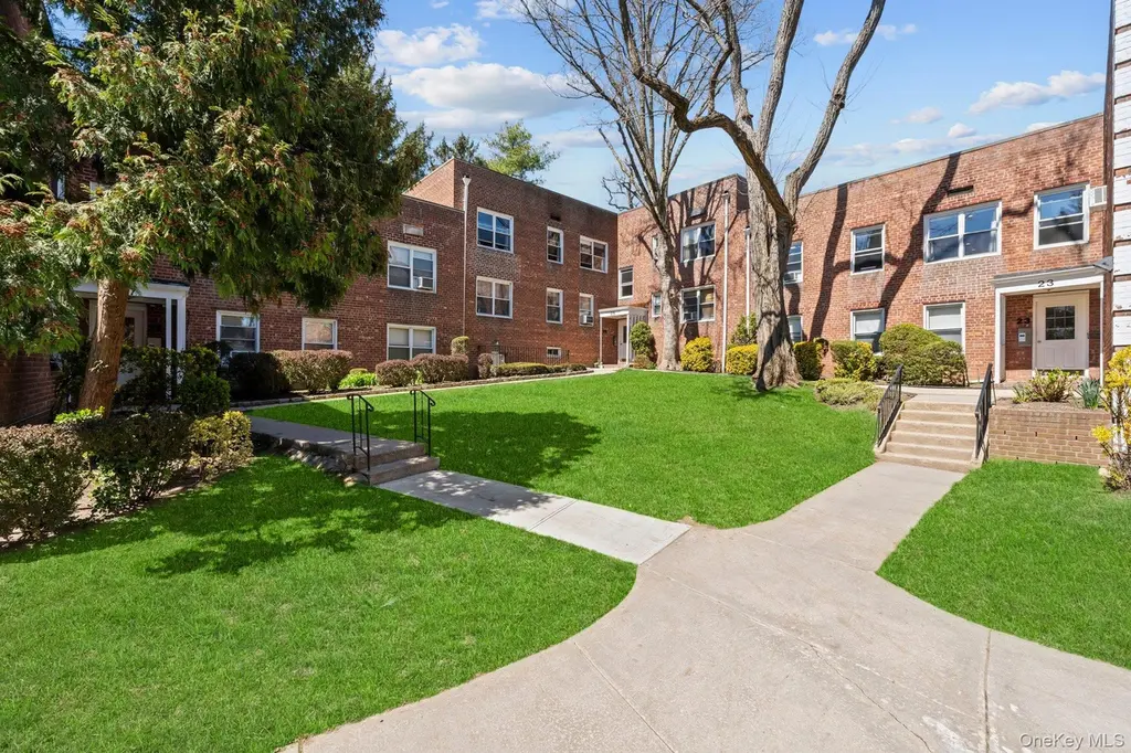 23 Edwards St Unit 2A