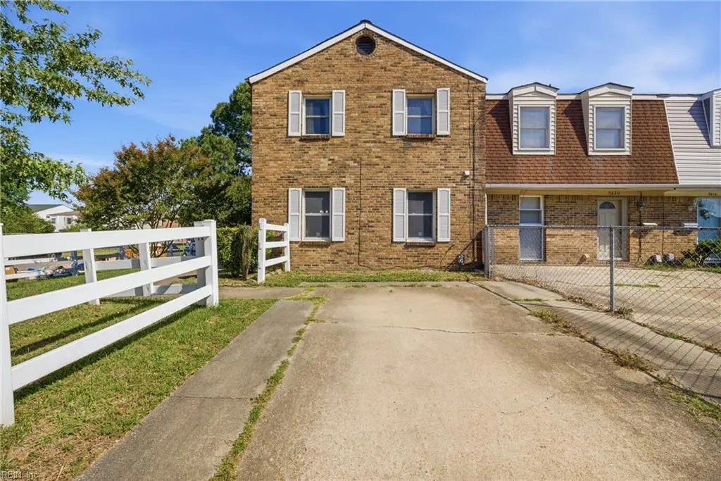 5622 Fanshaw Ct