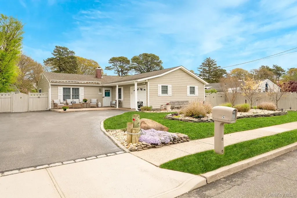 21 Eisenhower Rd