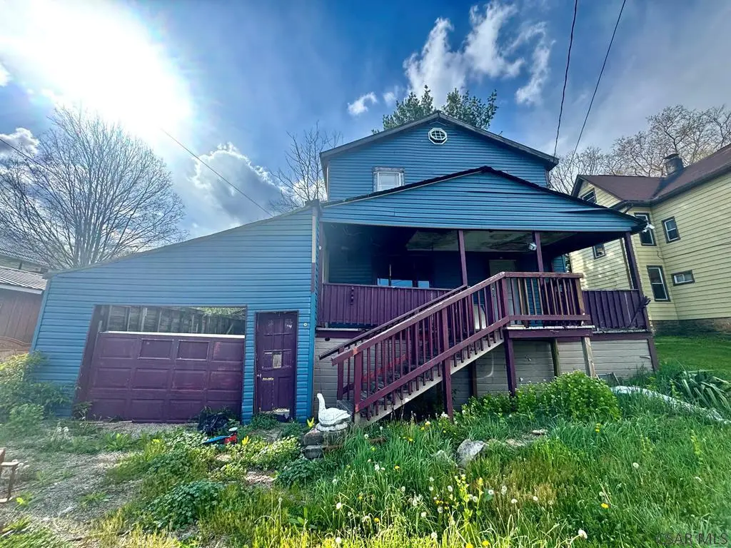 1011 Broadway St