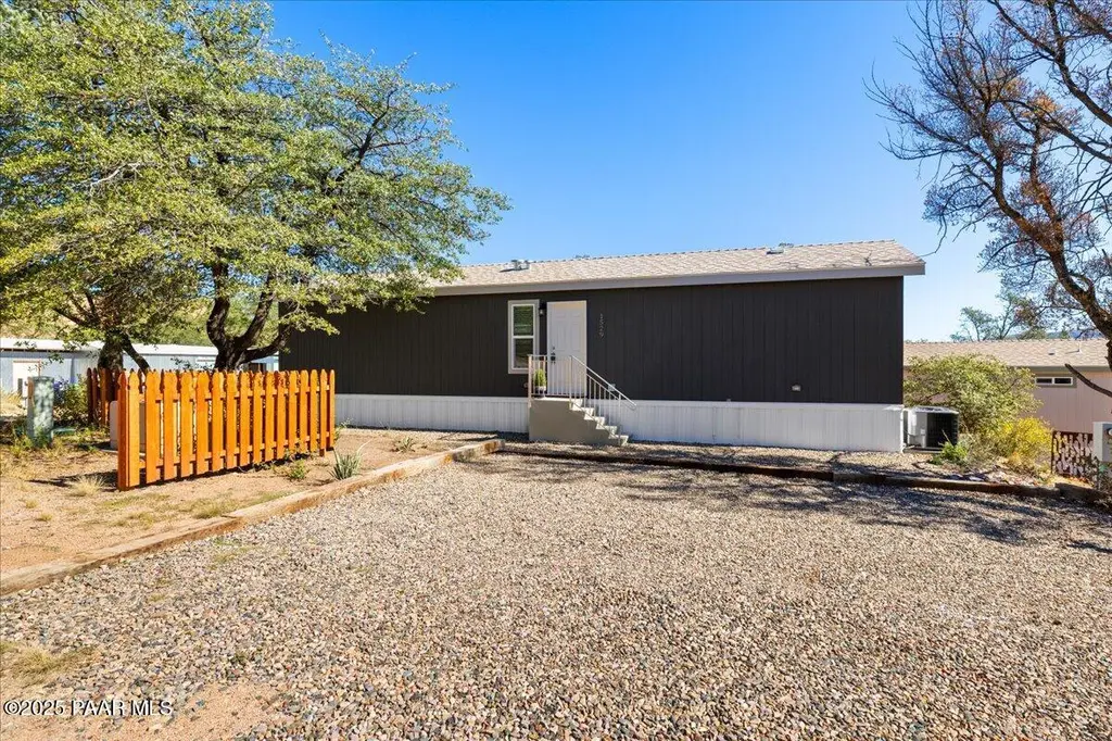 1529 Private Rd