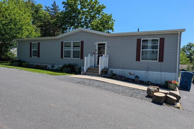 18 Woodedge Dr