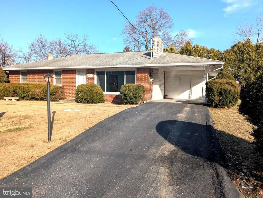 7690 Daniel Dr