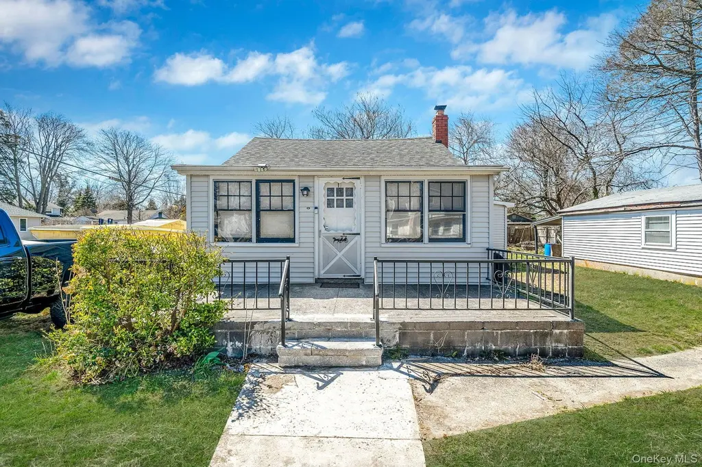 2 Roberts Ave