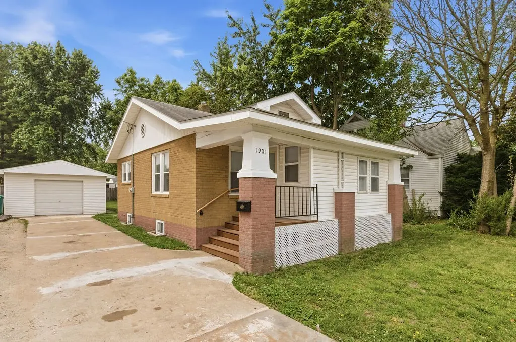 1901 W Grand Ave