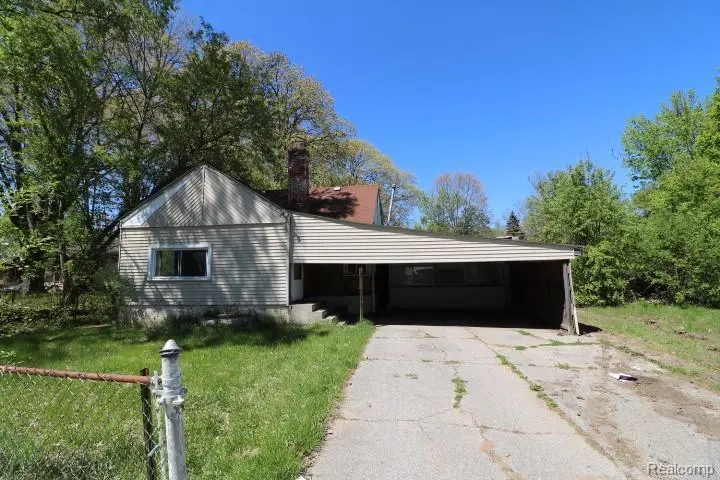 5267 Roberts Dr