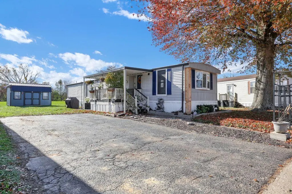 42 Deerpath Rd