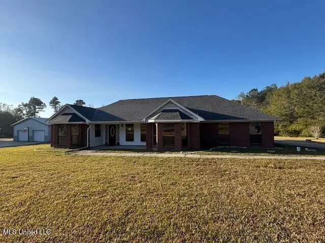 18039 Robinwood Dr